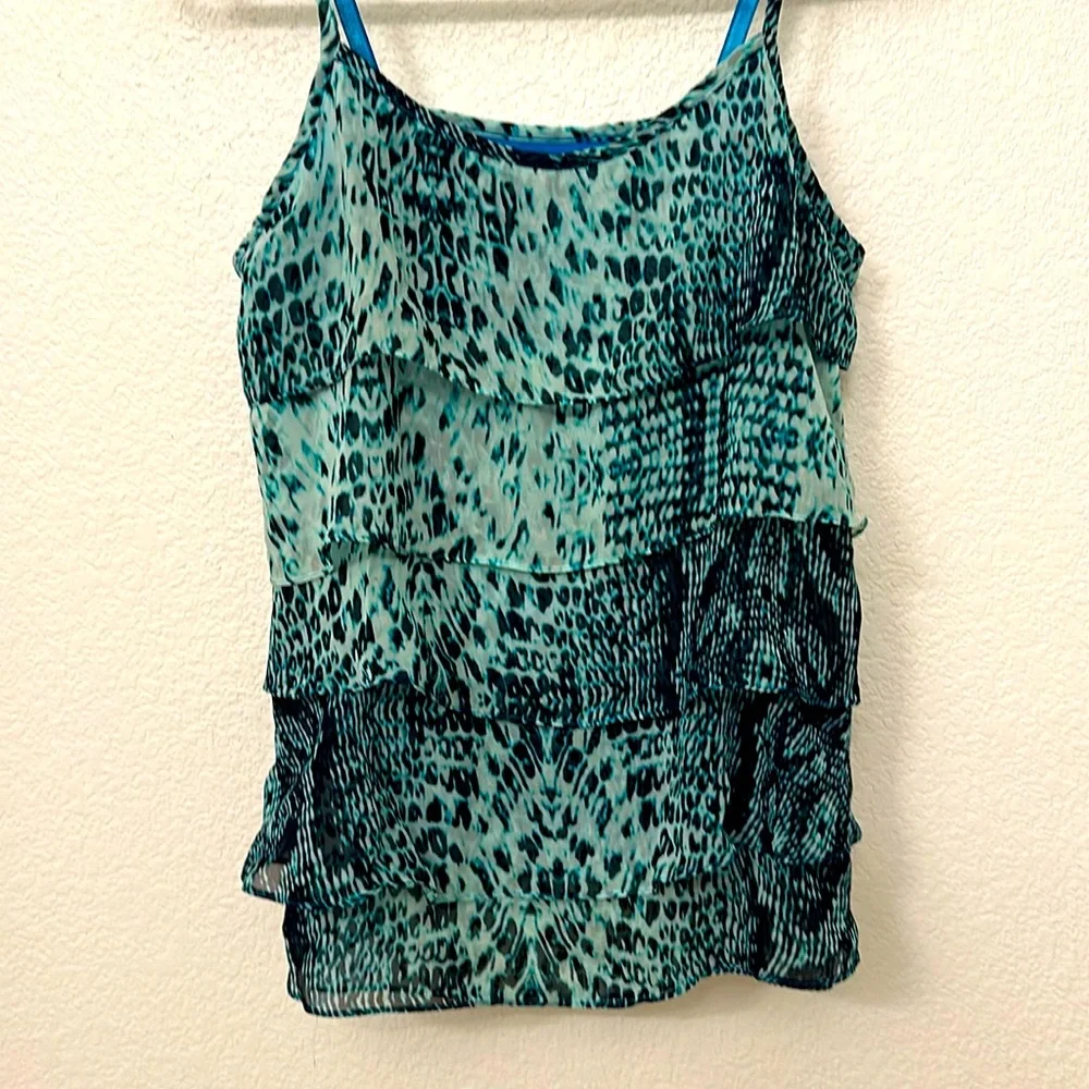 New York & company tier animal print top - Picture 3 of 8